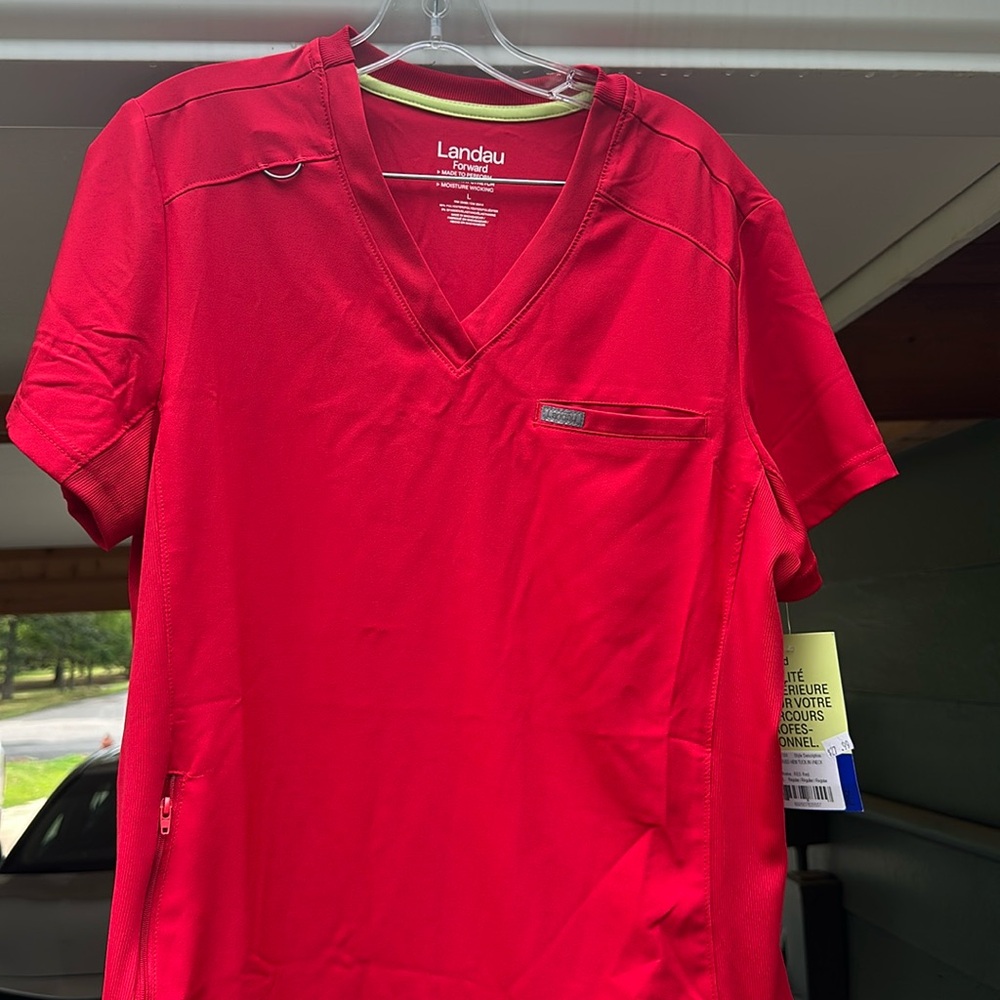 Landau scub top large one right side zipper pocket and breast pocket